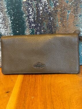 Coach Minimalist Pebbled Leather Wristlet Wallet Green Tan Slim Zip (Fair)